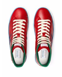 Sneakers alte in pelle rosse di Gucci