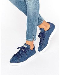 Sneakers alte in pelle scamosciata con stampa serpente blu di adidas