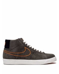 Sneakers alte in pelle scamosciata grigio scuro di Nike