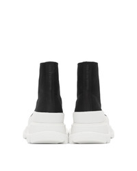 Sneakers alte nere e bianche di Alexander McQueen