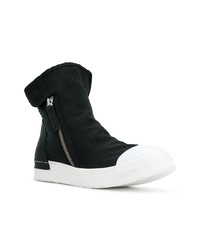 Sneakers alte nere e bianche di Cinzia Araia