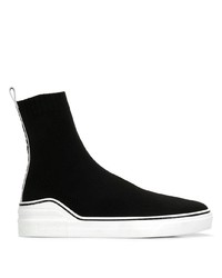 Sneakers alte nere e bianche di Givenchy