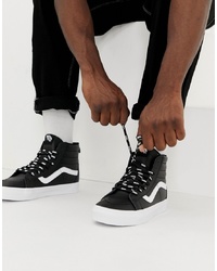 Sneakers alte nere e bianche di Vans