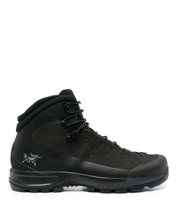 Sneakers alte nere di Arc'teryx