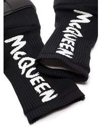 Sneakers alte stampate nere e bianche di Alexander McQueen