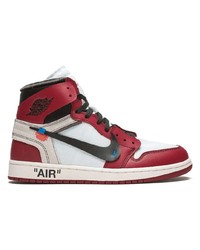 Sneakers alte stampate rosse di Jordan