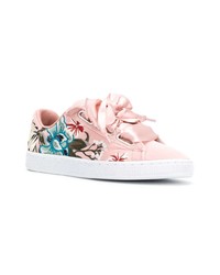 Sneakers basse a fiori rosa di Puma