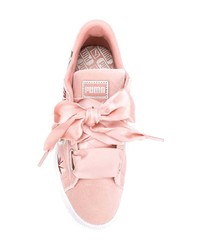 Sneakers basse a fiori rosa di Puma