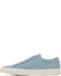 Sneakers basse azzurre di Common Projects