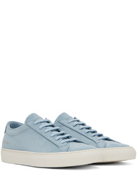 Sneakers basse azzurre di Common Projects