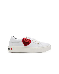 Sneakers basse bianche e rosse di Love Moschino