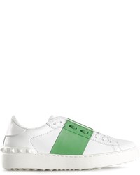 Sneakers basse bianche e verdi di Valentino Garavani