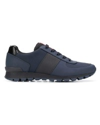 Sneakers basse blu scuro di Prada