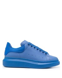 Sneakers basse blu di Alexander McQueen