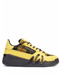 Sneakers basse di tela a quadri gialle di Giuseppe Zanotti