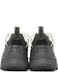 Sneakers basse di tela a quadri grigio scuro di Burberry