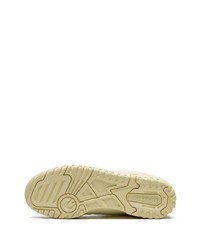 Sneakers basse di tela beige di New Balance