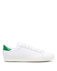 Sneakers basse di tela bianche e verdi di adidas