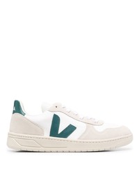 Sneakers basse di tela bianche e verdi di Veja