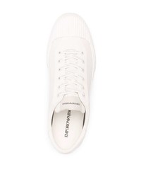 Sneakers basse di tela bianche di Emporio Armani