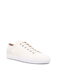 Sneakers basse di tela bianche di Common Projects