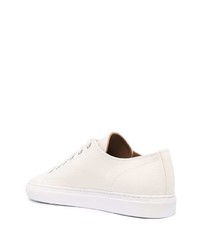 Sneakers basse di tela bianche di Common Projects