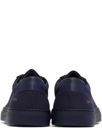 Sneakers basse di tela blu scuro di Common Projects