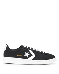 Sneakers basse di tela con stelle nere e bianche