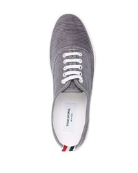 Sneakers basse di tela grigie di Thom Browne