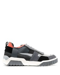 Sneakers basse di tela grigio scuro di Diesel
