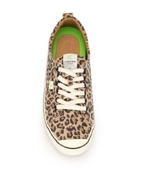 Sneakers basse di tela leopardate marrone chiaro di Cariuma