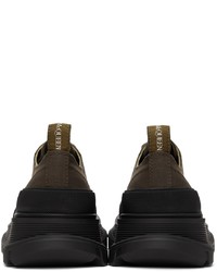 Sneakers basse di tela marrone scuro di Alexander McQueen
