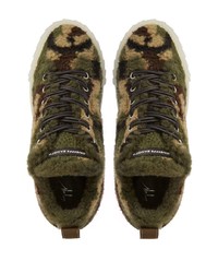 Sneakers basse di tela mimetiche verde oliva di Giuseppe Zanotti