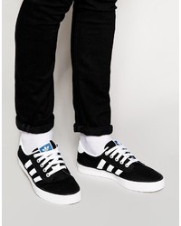 Sneakers basse di tela nere e bianche di adidas