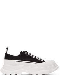 Sneakers basse di tela nere e bianche di Alexander McQueen