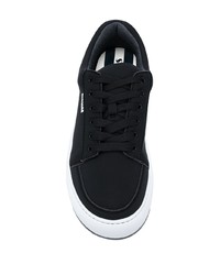 Sneakers basse di tela nere e bianche di Sunnei