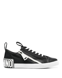 Sneakers basse di tela nere e bianche di Moschino