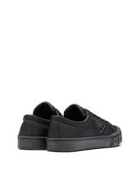 Sneakers basse di tela nere di Prada