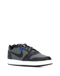 Sneakers basse di tela nere di Nike