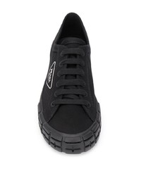 Sneakers basse di tela nere di Prada