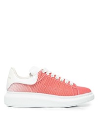 Sneakers basse di tela rosa di Alexander McQueen