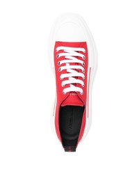 Sneakers basse di tela rosse e bianche di Alexander McQueen