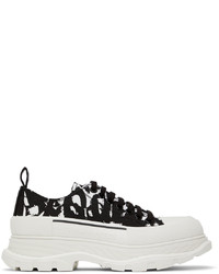 Sneakers basse di tela stampate bianche e nere di Alexander McQueen