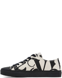 Sneakers basse di tela stampate nere e bianche di Vivienne Westwood