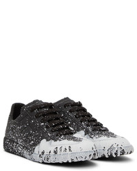 Sneakers basse di tela stampate nere e bianche di Maison Margiela