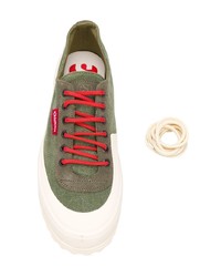 Sneakers basse di tela verde oliva di Superga