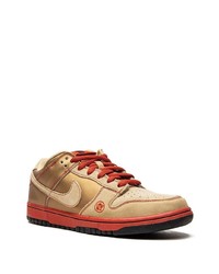 Sneakers basse dorate di Nike