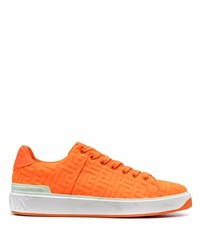Sneakers basse in pelle arancioni di Balmain