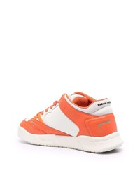 Sneakers basse in pelle arancioni di Heron Preston
