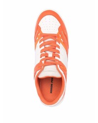 Sneakers basse in pelle arancioni di Heron Preston